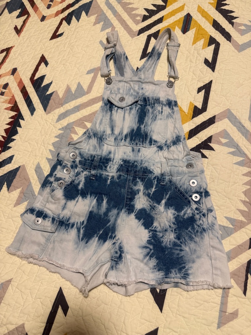 No Boundaries Kids Tie-Dye Denim Short Overalls in Blue and White